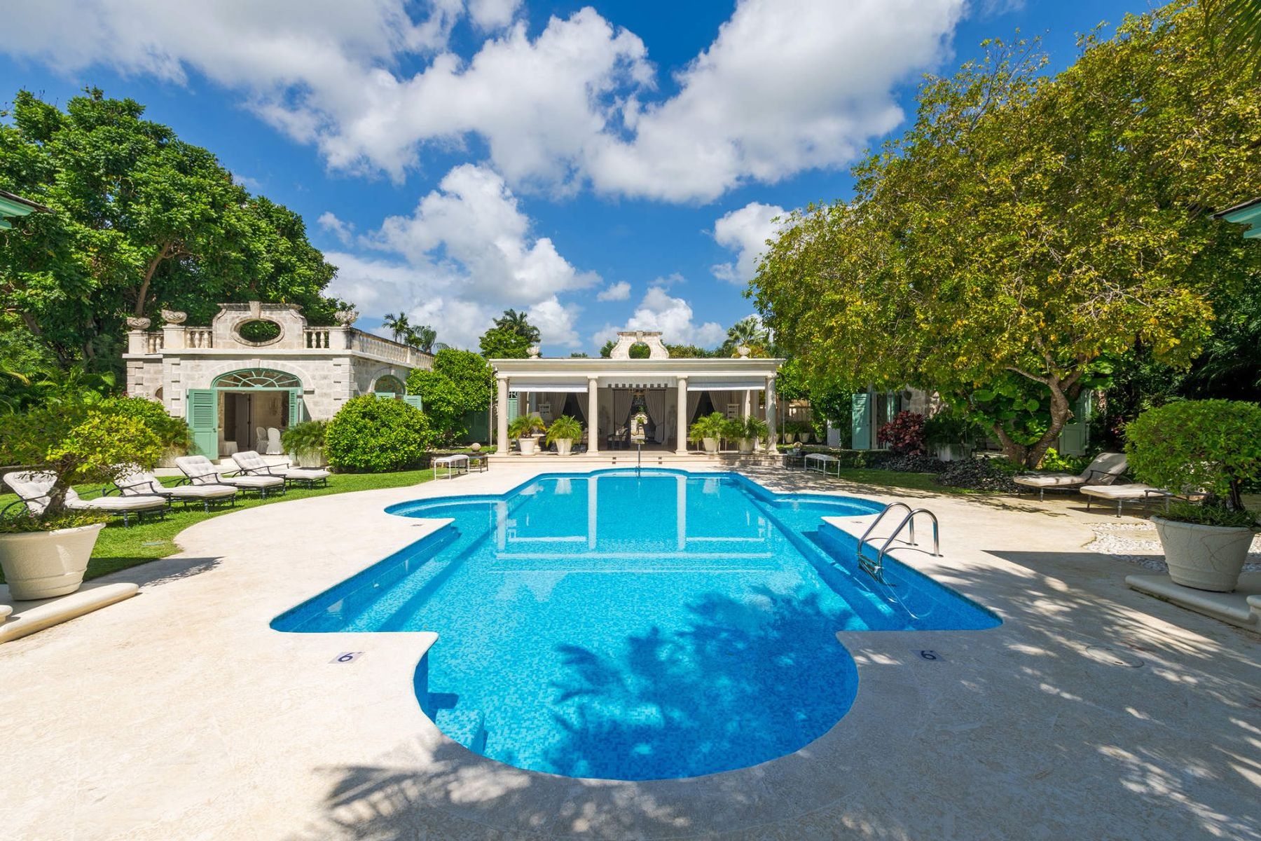 Leamington Estate villa photo.